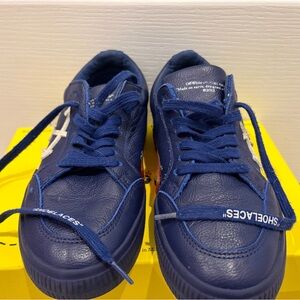 Off-White Blue Leather Low-Top Sneakers with White Arrow